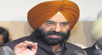Sikh Woman Took Out Her Kirpan On The Middle Road In Mumbai