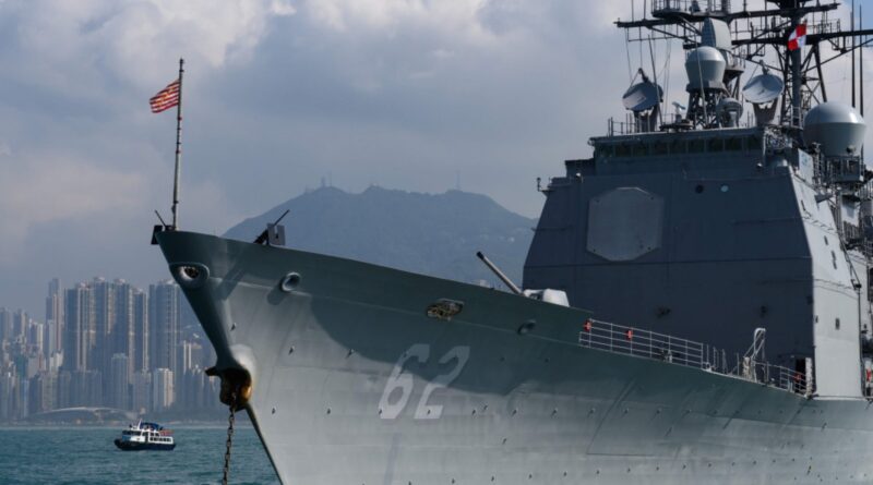 Russia claims to repel American warship