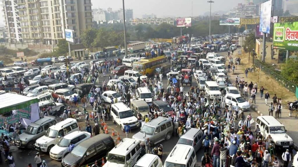 Farmers shut down all lanes