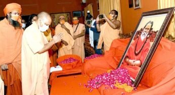 CM Yogi Adityanath Paid Tribute To Mahant Narendra Giri