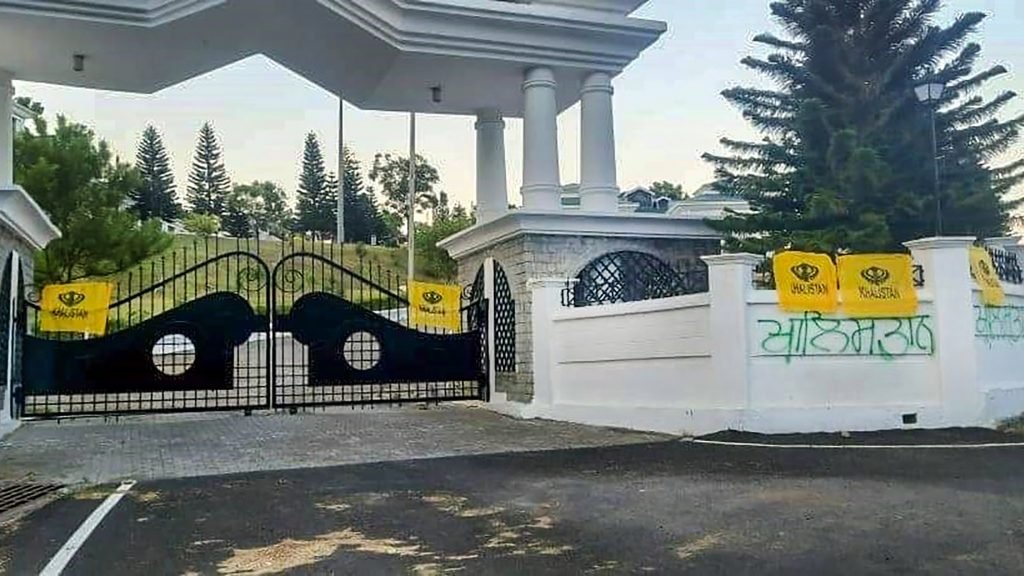 Khalistan flags on the gate