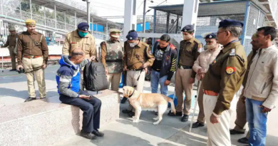 Threat to blow up many railway stations