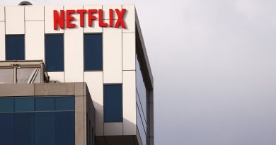 Netflix fired 300 employees,