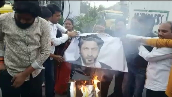 Why Uproar in Jabalpur against Shah Rukh Khan