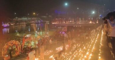 Chitrakoot lit up with 11 lakh lamps