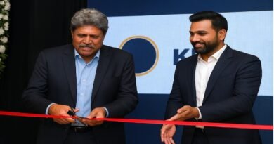 Rohit Sharma’s Respectful Gesture Towards Kapil Dev Goes Viral — “Sanskar” Wins Internet